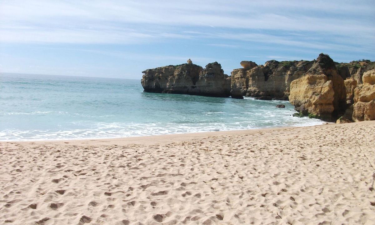 Albufeira Apartment | 2 Bedroom Spacious Apartment With Seaview & Balcony Very Close To Lovely Beach