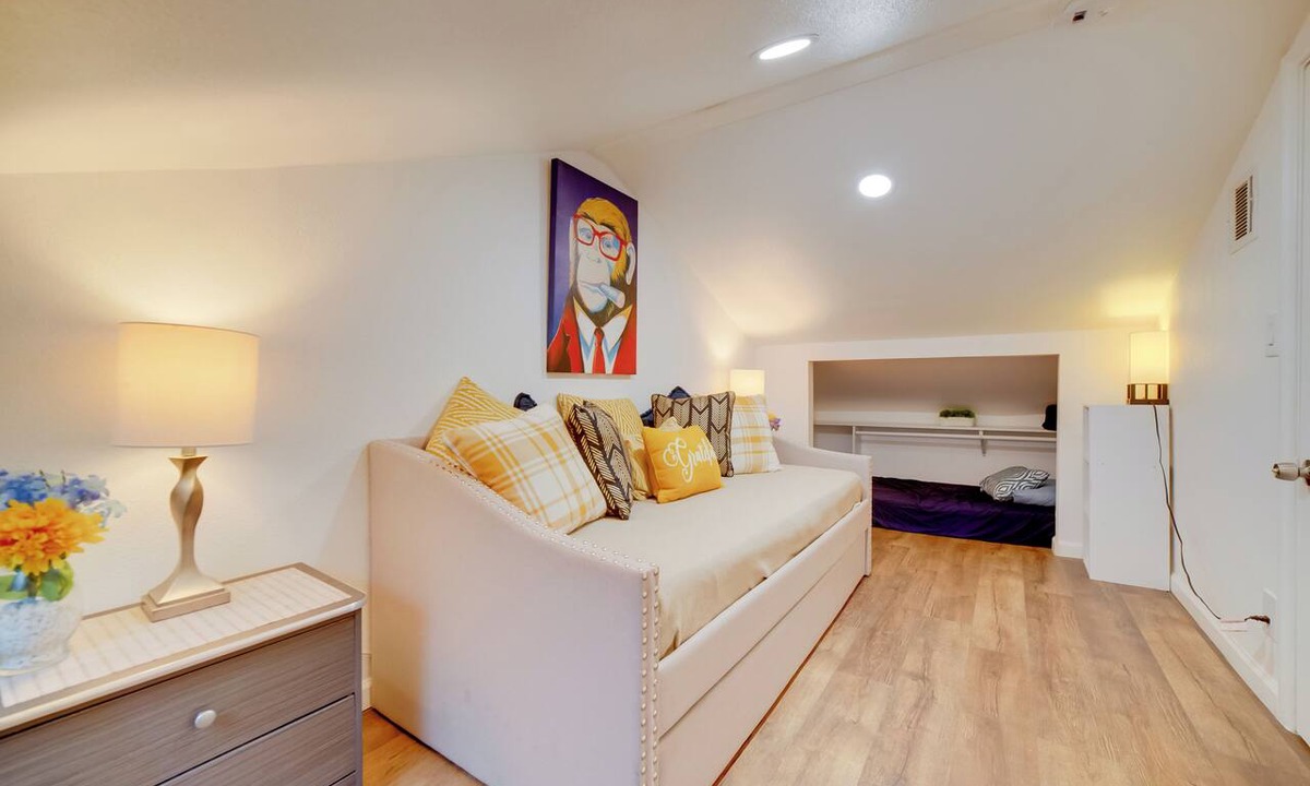 Riverside Apartment | 2 Mi to Dtwn Riverside & Hospital! Family Retreat