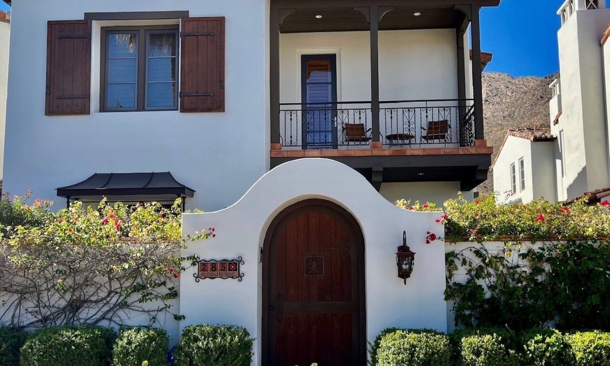 Historic Tennis Club Condo | 3-bdrm 3-full bath Villa in down town Palm Springs CA with its own patio & spa