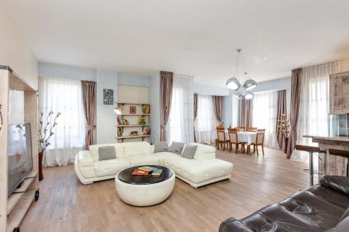 mtatsminda Apartment | 4BR Apartment with City Center View