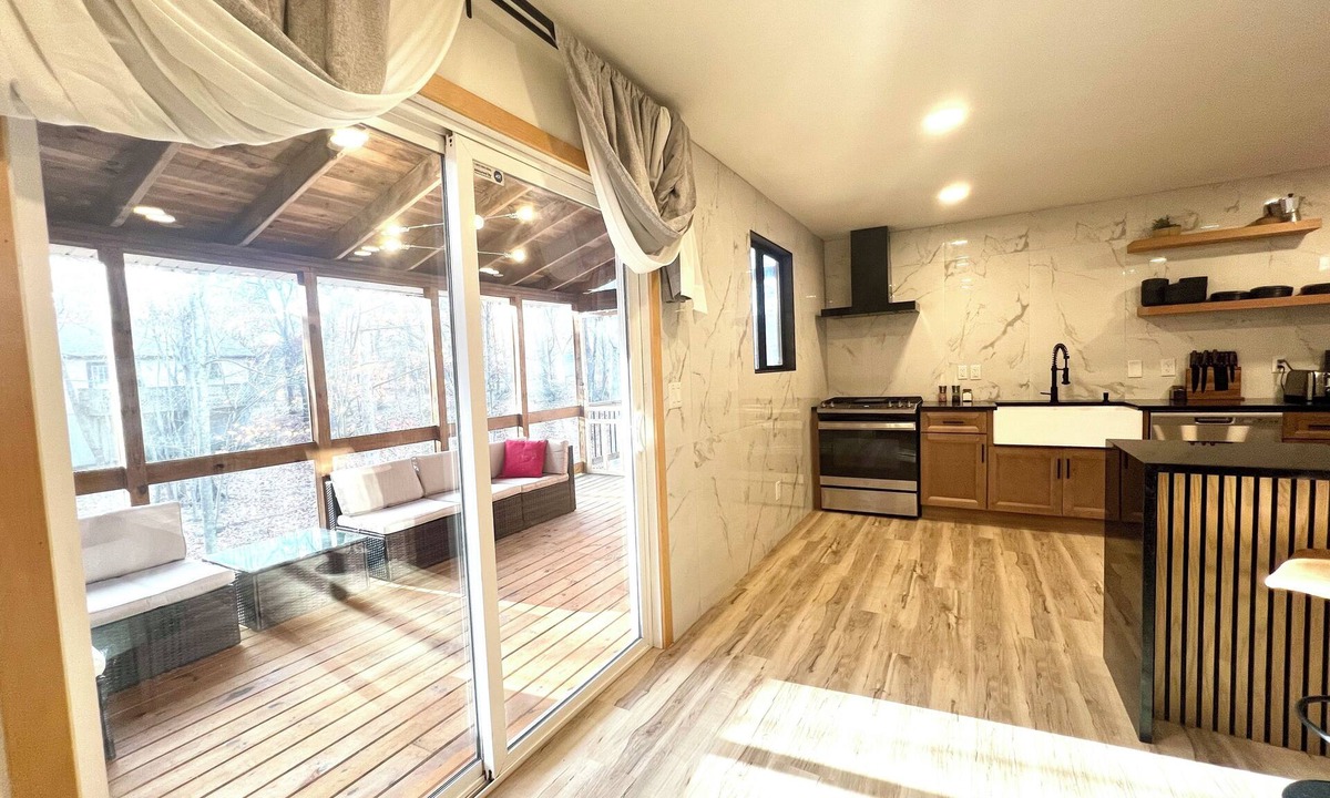 Bushkill House | Charming 3bedroom Oasis Close to Skiing with Modern Amenities and Pool Access