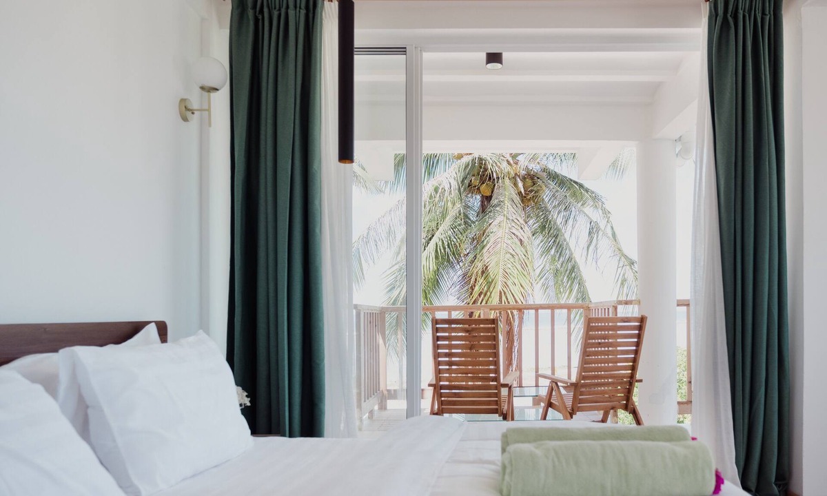 Thulusdhoo Island Hotel | Coral Inn