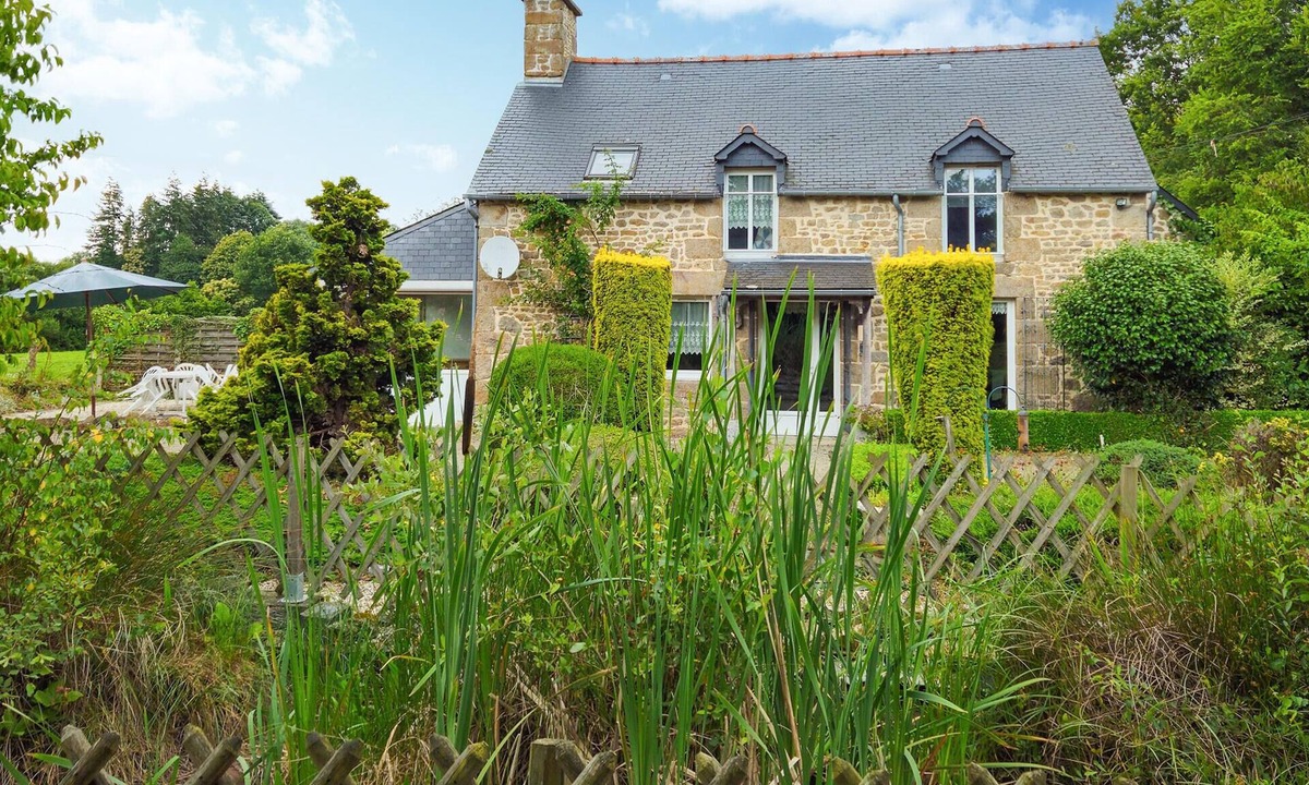 Noyal-Sous-Bazouges House | Gorgeous home in Noyal-Sous-Bazouges