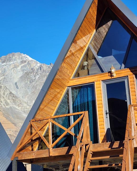 Stepantsminda Ski Chalet | Hill silence