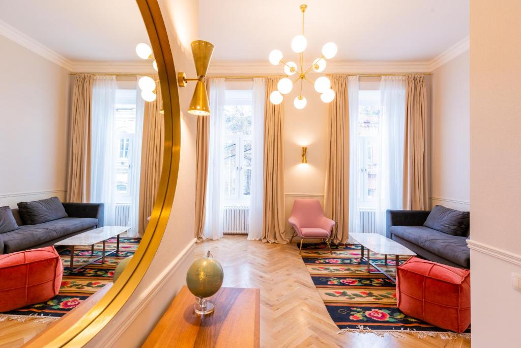 Sololaki Apartment | Luxury apartment in a historic district of Tbilisi