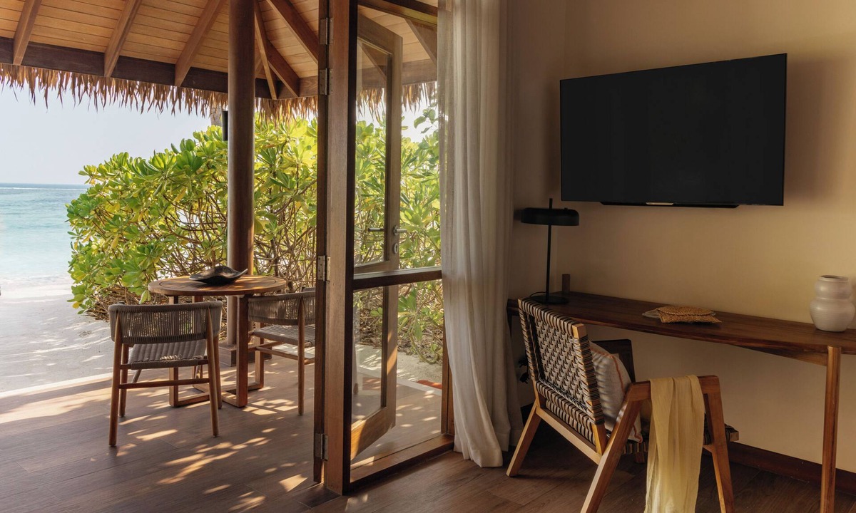 Dhidhoofinolhu Island Hotel | Meliá Whale Lagoon Maldives
