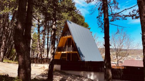 Tsromi House | Piramida Cottage Surami - კოტეჯი პირამიდა სურამში
