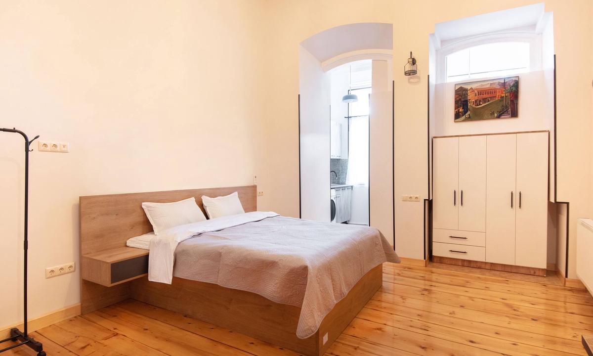 Sololaki Apartment | The apartment is located a 5-minute walk from Freedom Square.