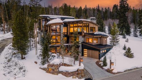 Breckenridge House | The Bears Den