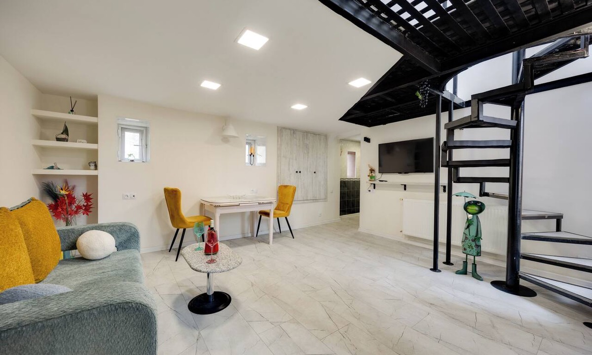 Mtatsminda Apartment | Unique and Beautiful Stay in the Heart of the City
