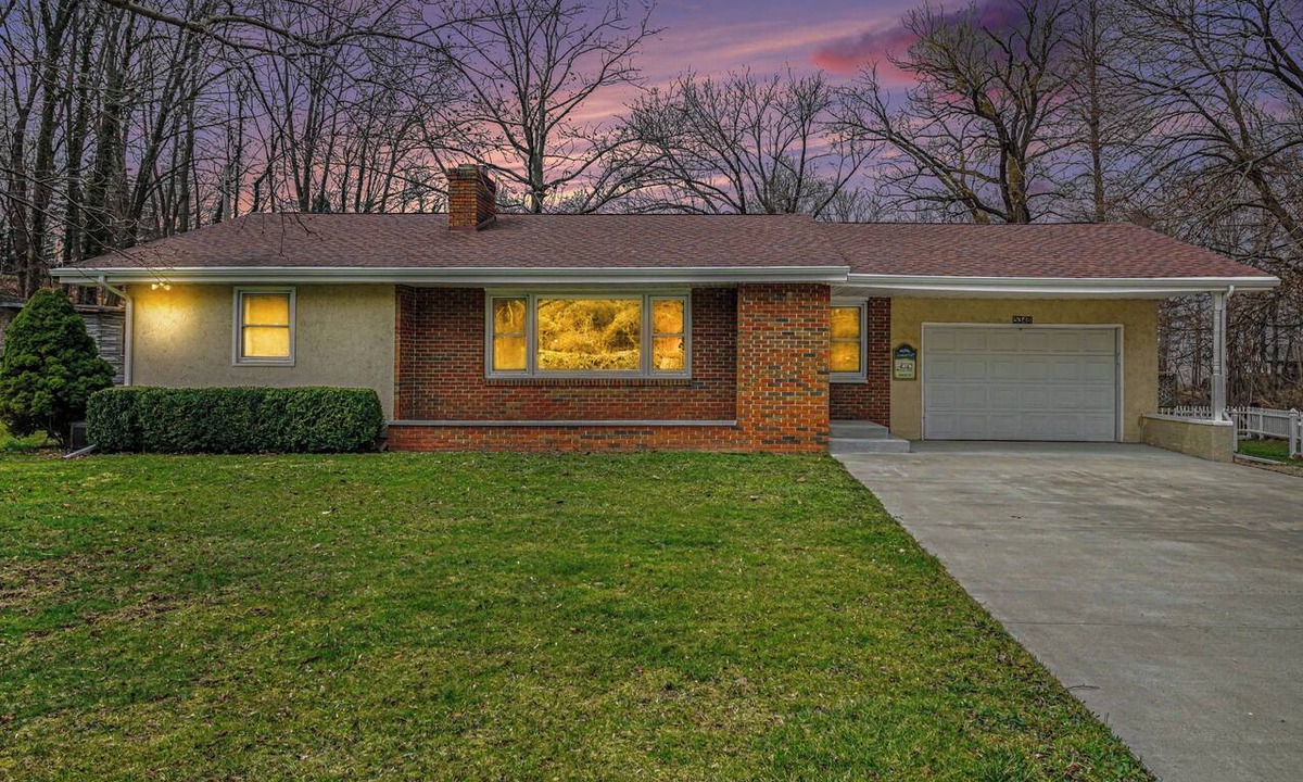 Lake Michigan Beach House | Walk to the Beach. Lake Michigan sunset views from upper deck. 3 bedroom home.