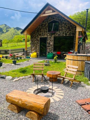 Akhaldaba Ski Chalet | Woodlandia Borjomi with Hot Tub and Private Garden