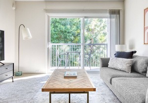 Lux Toluca Hills 1BR w/ Pool & Gym, walk to Olive Ave bars, by Blueground in Los Angeles