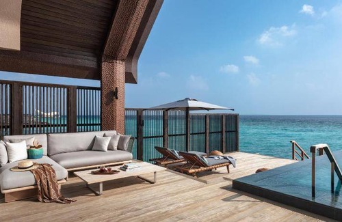Raa Atoll Resort | 491 m² Resort ∙ 4 bedrooms ∙ 11 guests