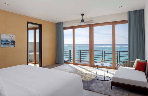 Huruelhi Island Resort | Radisson Blu Resort Maldives