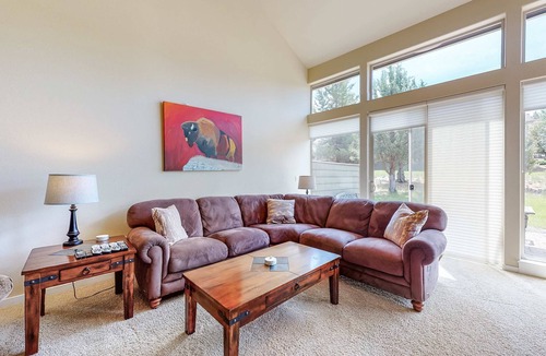 Redmond Condo | 2-Story Home withPatio, Gas Grill, Gas Fireplace, Free WiFi, Shared Pools, Hot Tub