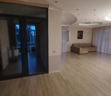 Magnetiti Apartment | 216м апартаменты на пляже Уреки для отдыха большой семьи