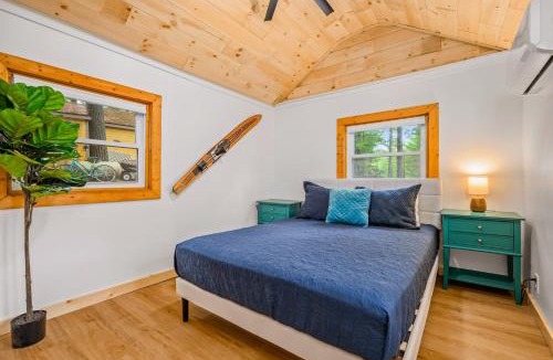 Mayfield House | Arbutus Lakeview Retreat I Fishing l Near TC!