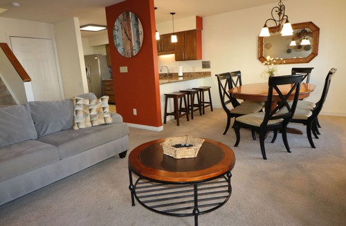 Northeast Virginia Beach House | Beach is across the street - 3BR, 3.5 BA Contemporary Condo