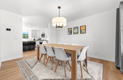 Maple City House | Bears Den- Hot Tub and AC. Short walk to Glen Lake. 35min to Crystal Mountain