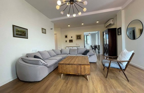 Chugureti Apartment | Bright 2bedroom Apartment near Marjanishvili Metro