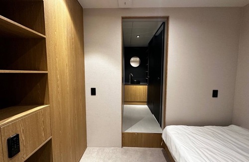 Jwadongsunhwan-ro Hostel | Capsule Single (Male)