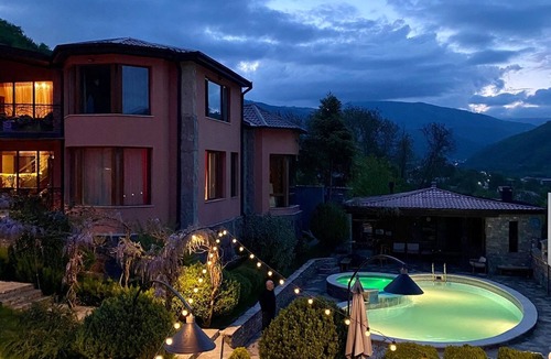 Ananuri Villa | Caucasian Heaven