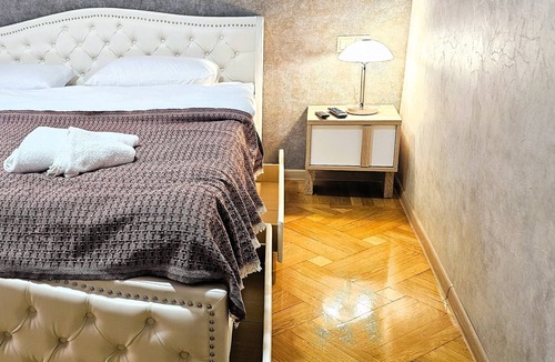 Kutaisi Hotel | Charming 5-bedroom family hotel. Home away from home.