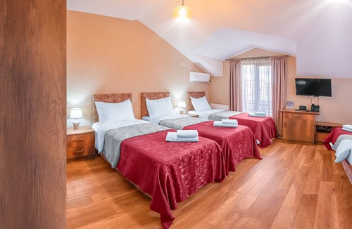 Gori Hotel | Charming 8-bedroom hotel with AC, WiFi in enchanting Gori