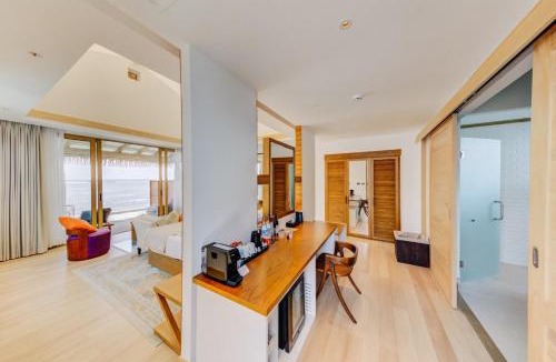 Hakuraa Huraa Resort | Cinnamon Hakuraa Huraa Maldives - All Inclusive Adults Only with One-way Free by Speedboat