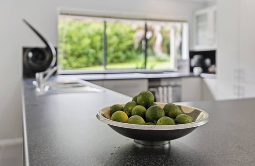 Helensville Cottage | Clay Cottage rural privacy so close to town