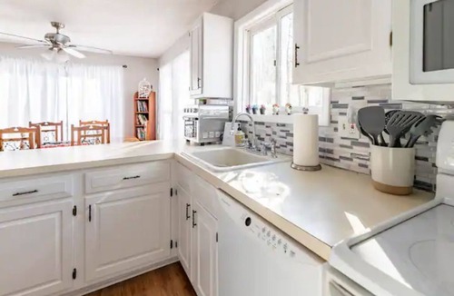 Bushkill House | Clean Home Away From Home In A Beautiful Community With Indoor/Outdoor Pools