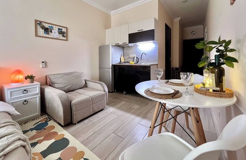 New Boulevard Apartment | Cozy Studio by the Sea – Walk to Beach, Shops & Cafes, Prime Location