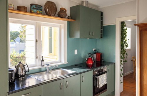 Blackpool Cottage | Cute wee bach within walking distance of beaches and village