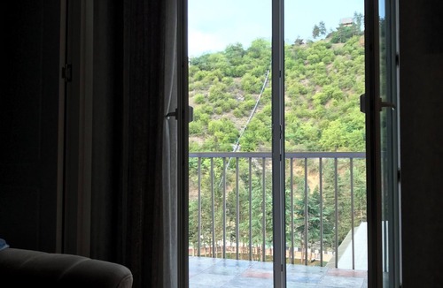 Akhali Ubani Apartment | Delightful 2-bedroom apartment in welcoming Borjomi for your stay #Borzhomi