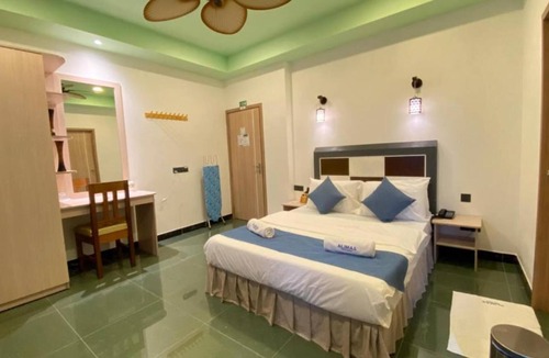 Felidhoo House | Deluxe Double/Twin Room - Shipwreck Island BnB