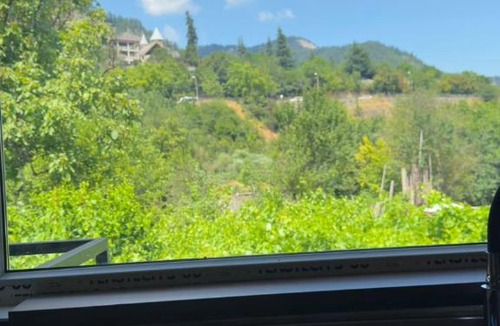 Akhali Ubani Apartment | ELAN Guest House Borjomi Near the River