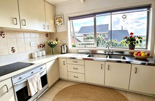 Rothesay Bay House | Hidden Clifftop Gem | Ocean Views & Beach Walk