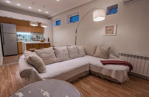 Vera Apartment | Hyacinth House: Your Quiet Sanctuary in the Heart of Tbilisi