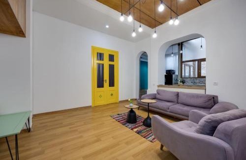 Sololaki Apartment | Iashvili's Gem