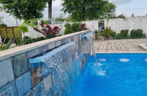 Bazaleti House | Laguna House next to Pool at Bazaleti Lake