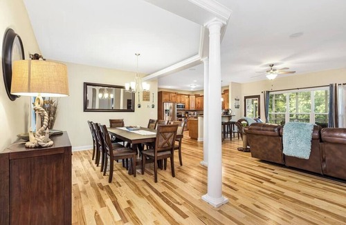 Lake Norman of Catawba House | Lakefront Manor with Beach, Gameroom, Sauna, Theatre