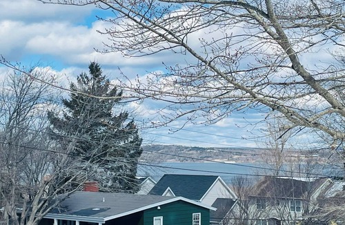Halifax House | Large 5BR Home + Bunk Room | Ocean & Garden Views | Free Parking | 12m DT