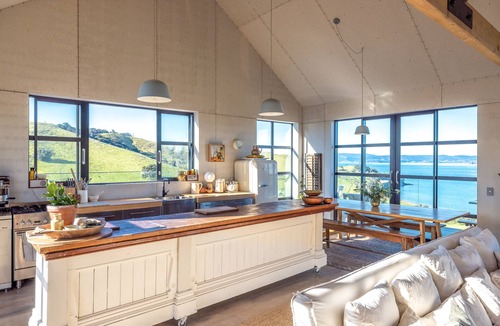 Waiheke Island House | Loft & Workroom, Woodside Bay | Be My Guest