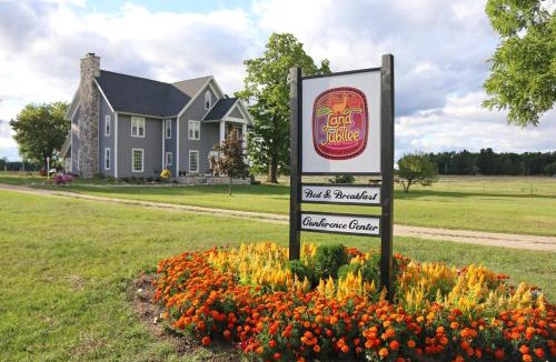 Paris Bed & Breakfast | LOJ BNB