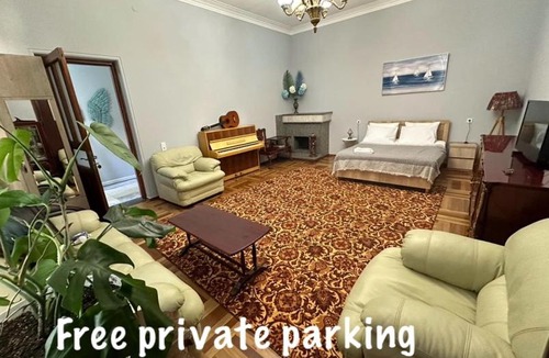 Chugureti Apartment | Marjanishvili wings apartment