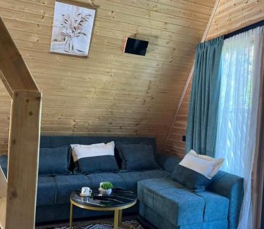 Bagvdanari Ski Chalet | Mestia Sunrise Cottage - 1BR Cosy Stay in Svaneti