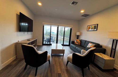 Bahamas Terrace Resort | Modern, Beautiful Studio/ 1- and 3-bedroom suites