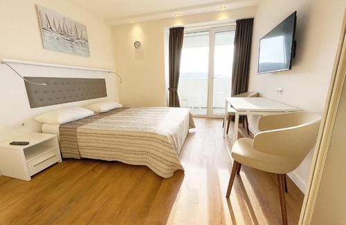 New Boulevard Apartment | Mountain & Sea View Studio at Alliance