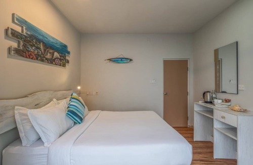 Cocoa Island Hotel | Ocean Pearl : Deluxe Triple Room